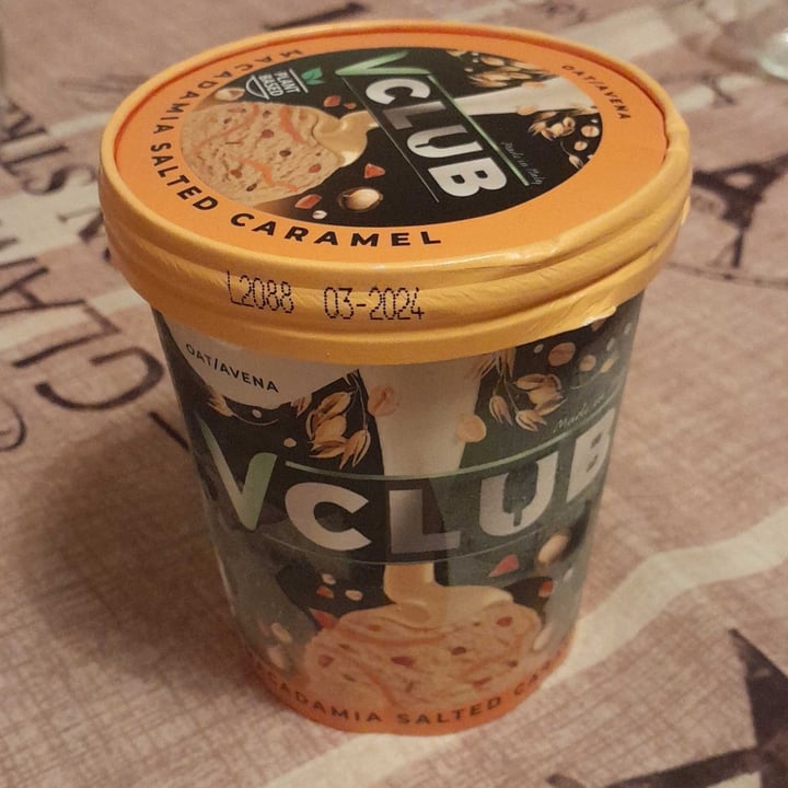review photo of VClub Gelato Macadamia E Caramello Salato shared by @a-girl-is-trying on 24 Jun 2022 - review