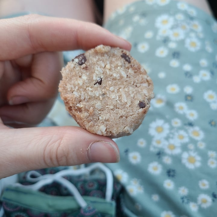 photo of emmy's organics Coconut Cookies Chocolate Chips shared by @summerwindotis on  27 Jun 2021 - review