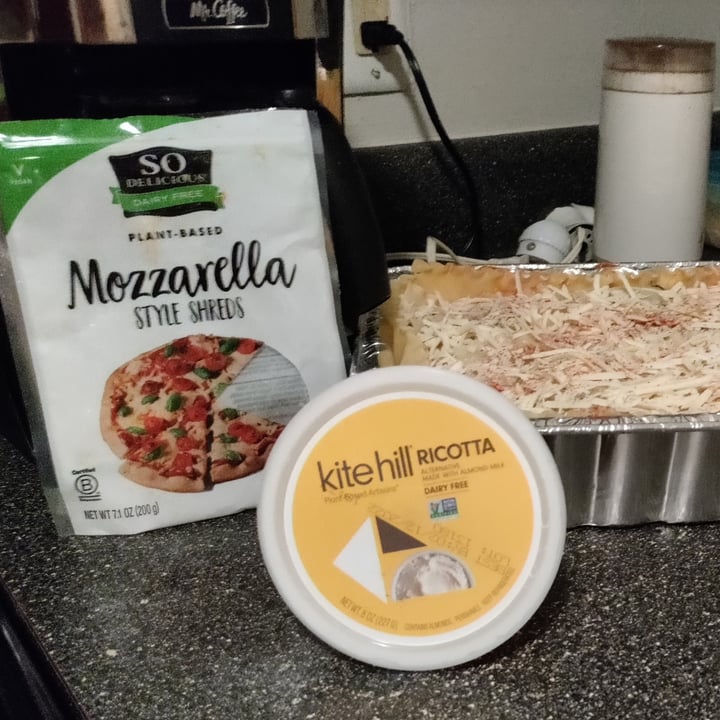 review photo of So Delicious Dairy Free So Delicious Mozzarella Cheese shared by @katmarie2121 on 25 Dec 2021 - review