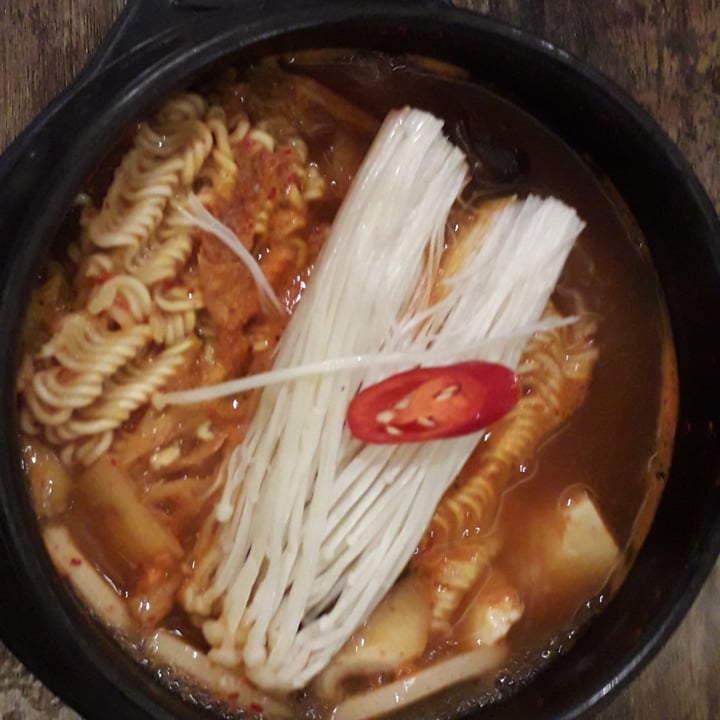 photo of Daehwa Vegetarian Budae jjigae / Army stew shared by @veganfoodieomgopnik on  08 Apr 2021 - review