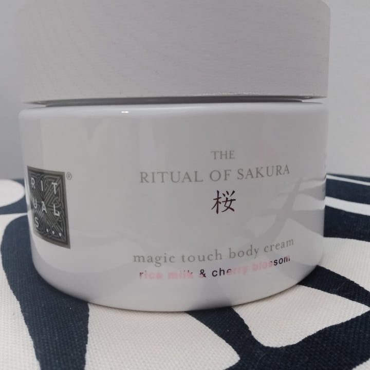 photo of Rituals Crema corporal The ritual of Sakura shared by @laumadrid on  14 Jan 2022 - review