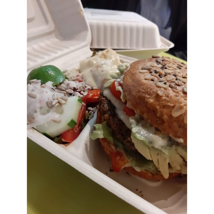 photo of Buffete Hare Krishna SUPER Veggie Burger shared by @vicmartinezs on  27 Jan 2020 - review
