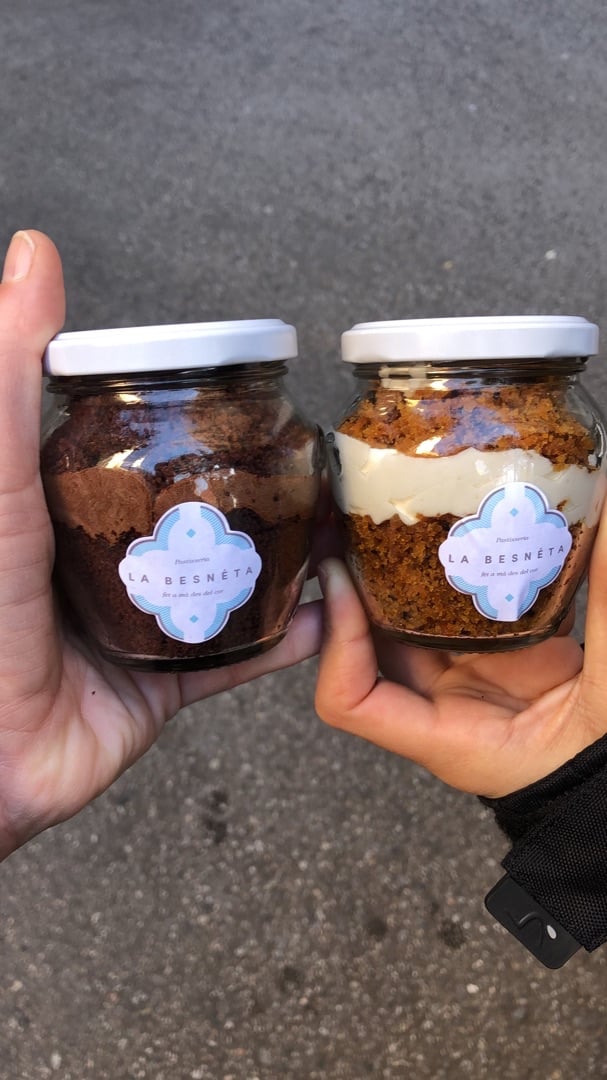 review photo of La Besneta Tarta de chocolate y carrot cake en tarrina shared by @gigio on 24 Dec 2019 - review