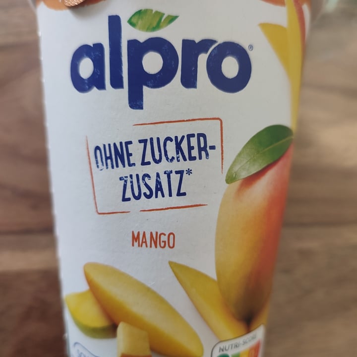 photo of Alpro alpro yogurt di soia mango shared by @sara90s on  27 Sep 2022 - review