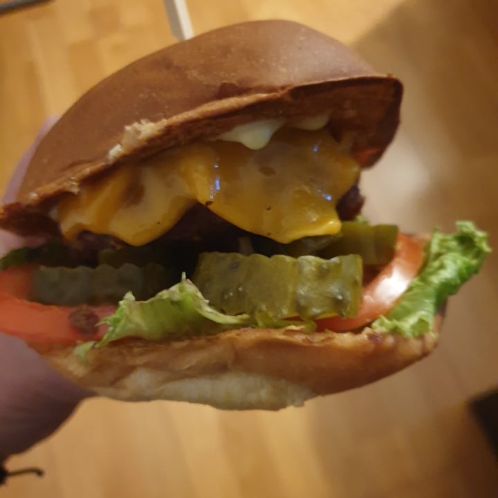 photo of Froindlichst - The Vegan Musketeers Chili Cheeze Burger shared by @mayainle on  27 Oct 2020 - review