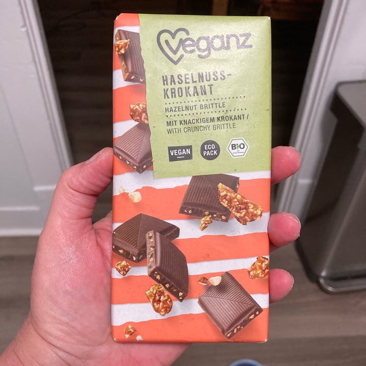 review photo of Veganz Hazelnut Brittle Chocolate Bar shared by @terryberrybee on 30 May 2022 - review