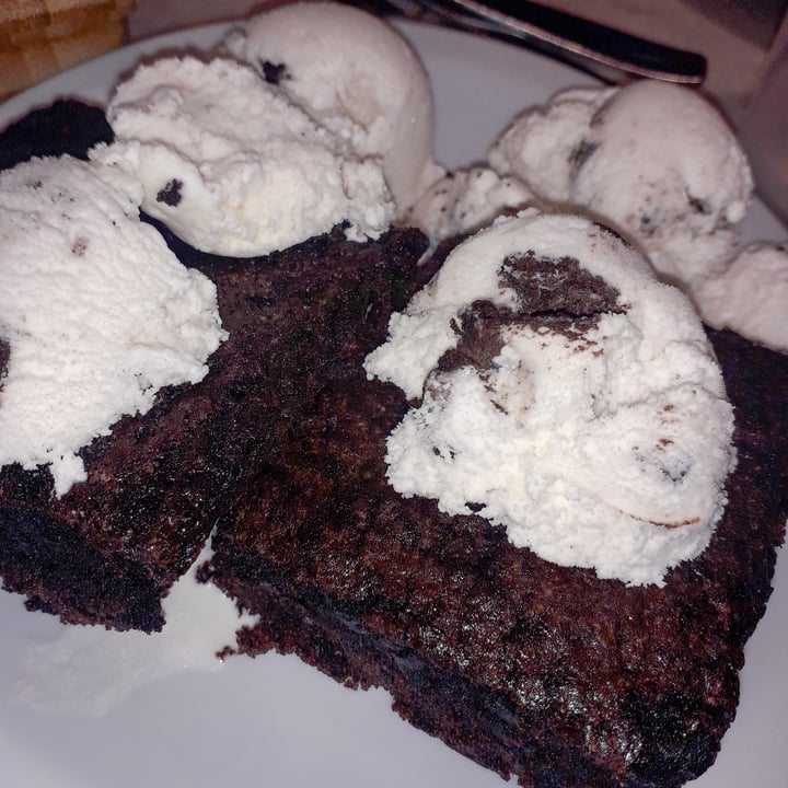 photo of Parri Vegana Brownie con helado shared by @azzu on  12 May 2021 - review