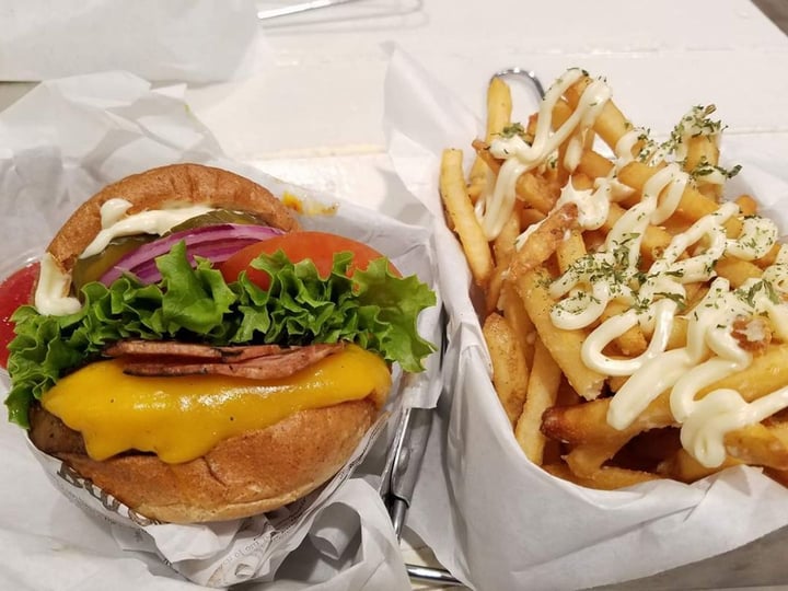 photo of VeganBurg San Francisco Burger w Fries shared by @sandralhmb on  20 Jul 2019 - review