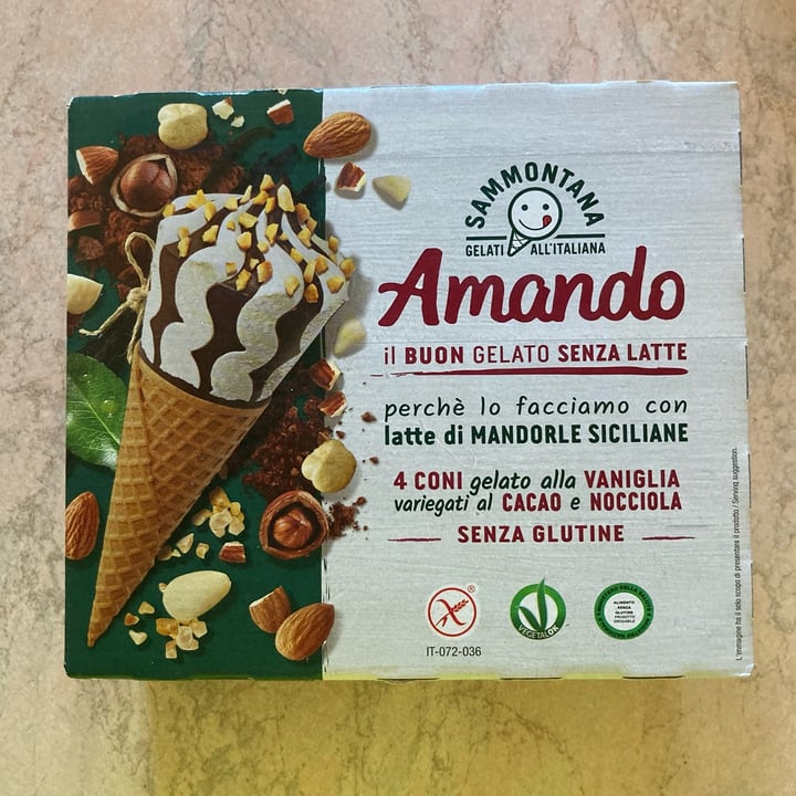 review photo of Sammontana cornetto Vaniglia Variegato Con Cacao E Nocciola shared by @alessandrozucca on 23 Aug 2022 - review