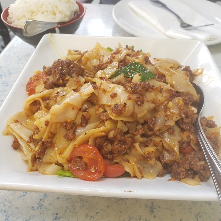review photo of Thai Basil Drunken Noodle shared by @aarlover20 on 02 Jun 2021 - review