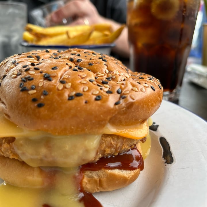 review photo of Box Burger chicken crispy burger shared by @ericat on 25 Jun 2022 - review