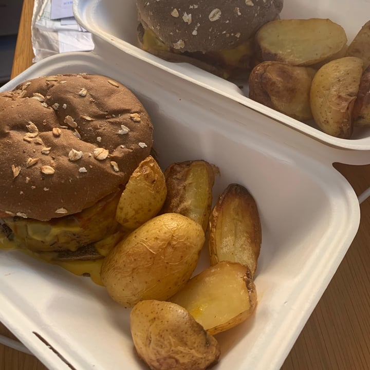 review photo of Distrito Vegano Hamburguesa mexicana shared by @pilotalba on 27 Jul 2020 - review