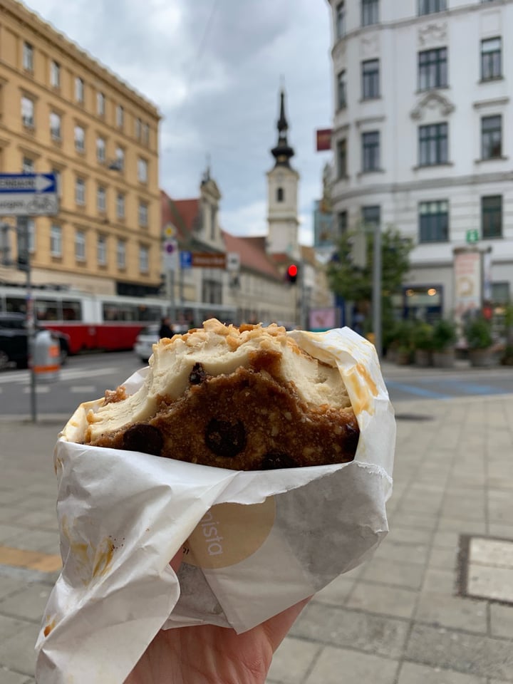 photo of Veganista Ice Cream Peanut Butter Ice Cream Sandwich shared by @marybventura on  11 May 2019 - review