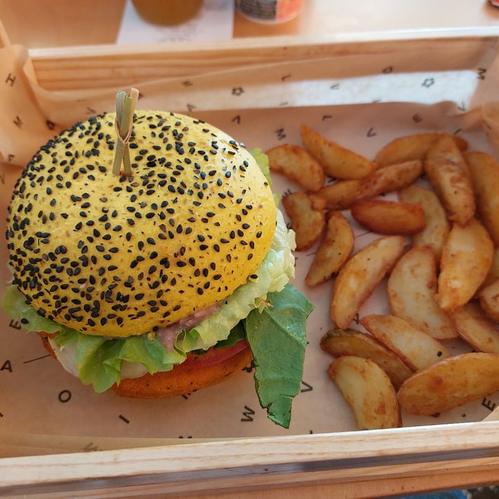 photo of Flower Burger Spicy Cecio shared by @ise93 on  19 Mar 2022 - review