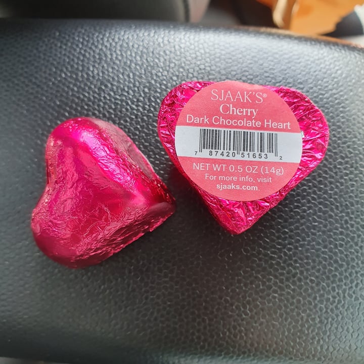 photo of Sjaak’s Organic Chocolates Cherry Dark Chocolate Heart shared by @paniwilson on  03 Apr 2021 - review