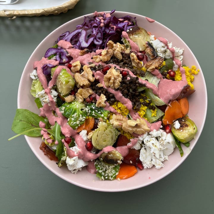 photo of Yummy Mummy Bistro Autumn Salad shared by @ekinbirol on  11 Nov 2022 - review