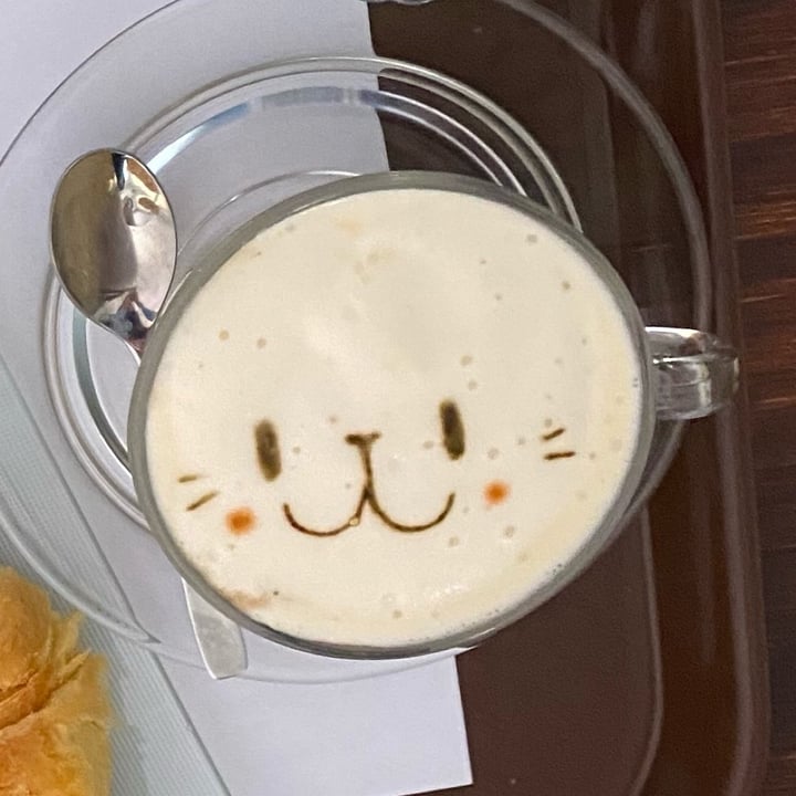 photo of Adrianuzca´s Cat Café Latte shared by @inespressable on  27 Jan 2022 - review