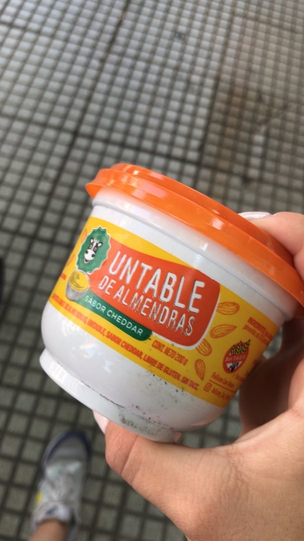 photo of Felices Las Vacas Untable de Almendras Sabor Cheddar shared by @janemoore on  11 Feb 2020 - review