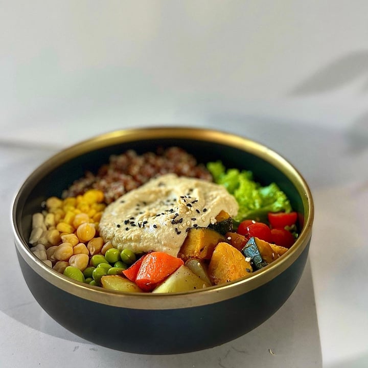 photo of The Plant Food Garlic Hummus Buddha Bowl shared by @consciouscookieee on  24 Jan 2022 - review