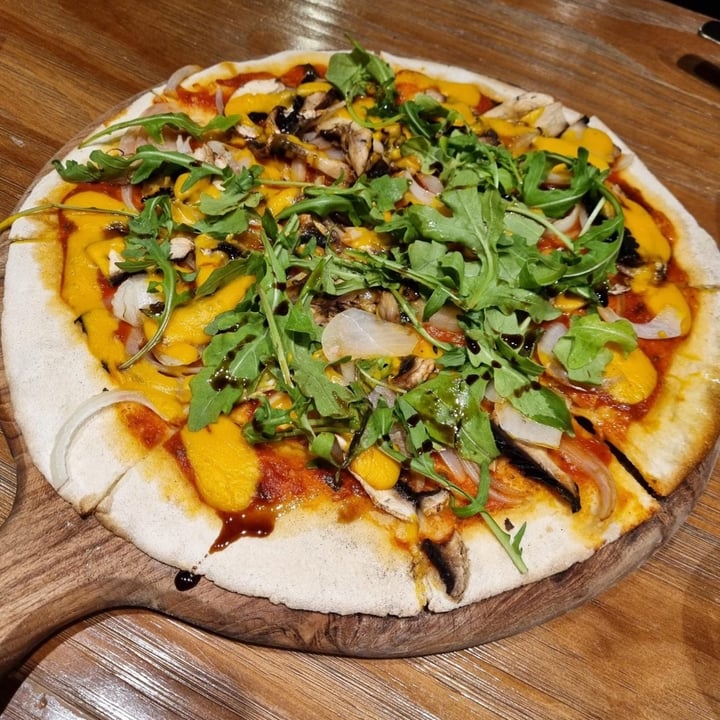 photo of Genius Central Singapore Mixed Mushroom Pizza (Veganized) shared by @mindlesskhim on  04 Mar 2022 - review