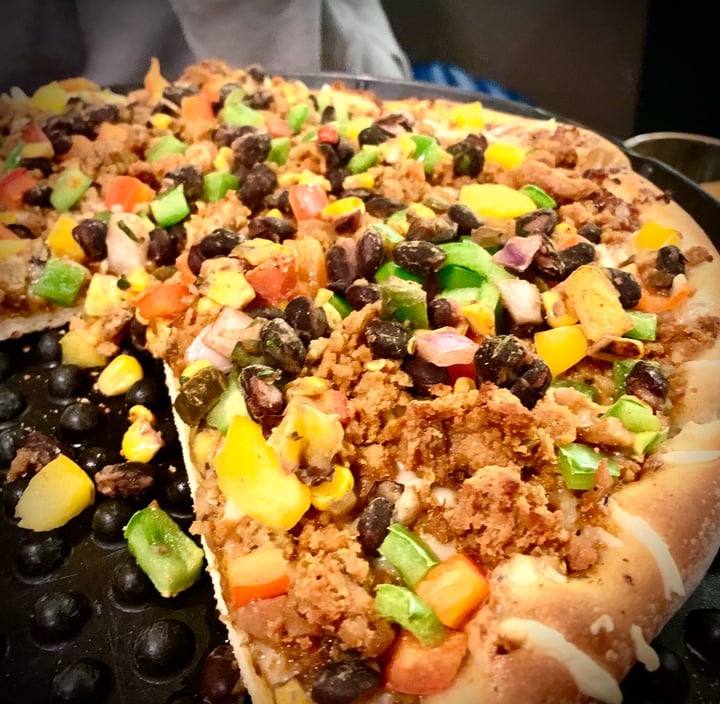photo of Spinoza’s El Diablo Vegan Chipotle pesto, spicy vegan pepper "cheese"*, vegan chorizo sausage, roasted shallots, bell peppers, black bean and corn salsa shared by @susan57 on  08 Mar 2020 - review