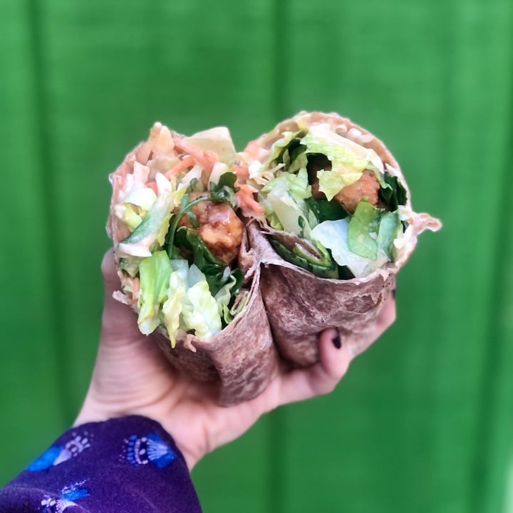 photo of HipCityVeg Smoky Sweet Crispy Chick’n Wrap shared by @alexanicole on  25 Dec 2021 - review