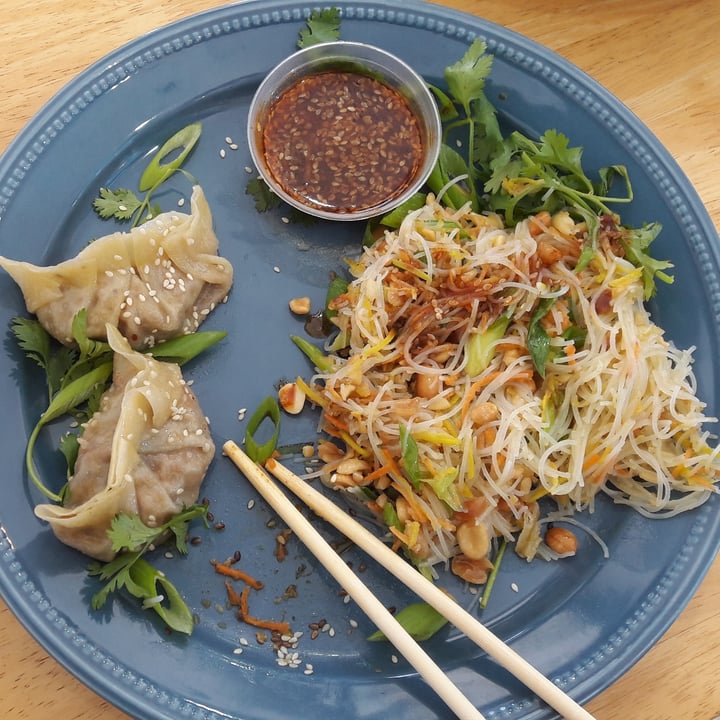 review photo of Niche the Vegan Eatery Popping Pad Thai shared by @deepsouthvegan on 03 Jun 2020 - review