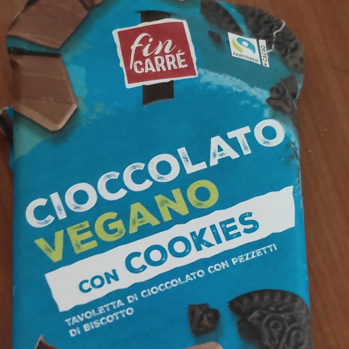 photo of Fin Carré Chocolate con avellanas caramelizadas shared by @francescavegana on  09 Mar 2022 - review