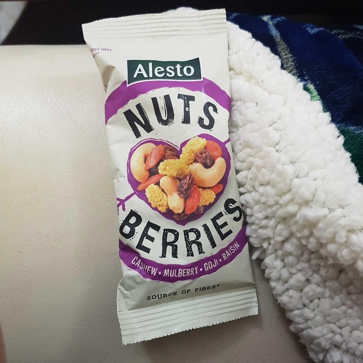 photo of Alesto Nuts berries shared by @domiarale on  27 Apr 2021 - review