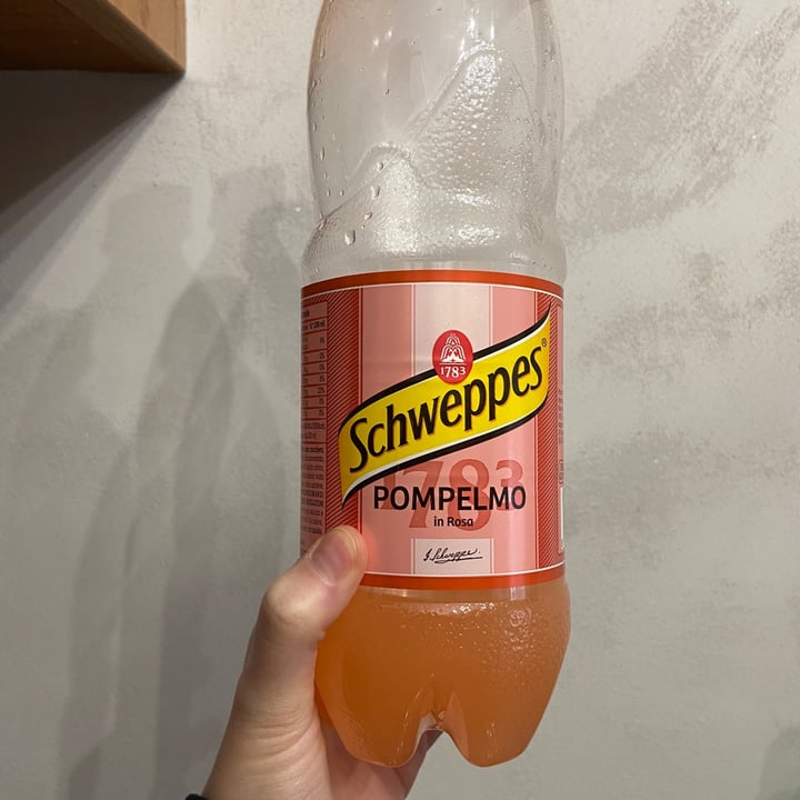 photo of Schweppes Pompelmo In Rosa shared by @slawisch on  20 Mar 2022 - review