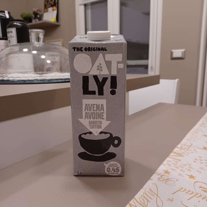 photo of Oatly Avena Avoine Barista Edition shared by @daniteo on  07 Dec 2022 - review