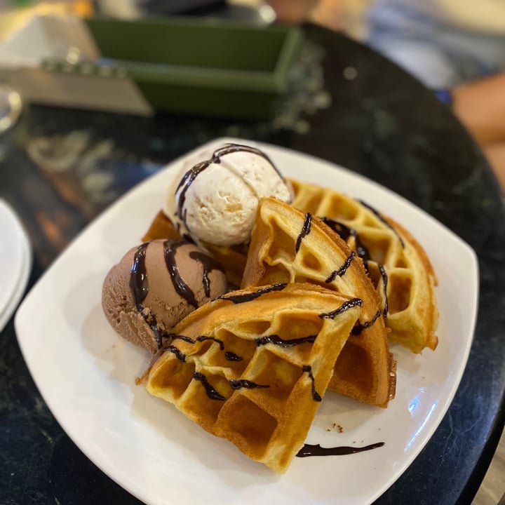 review photo of WellSmoocht 2 Waffles Scoop (PB Cookie Dough & Hazelnut Chocolate) shared by @beolinz on 05 May 2022 - review