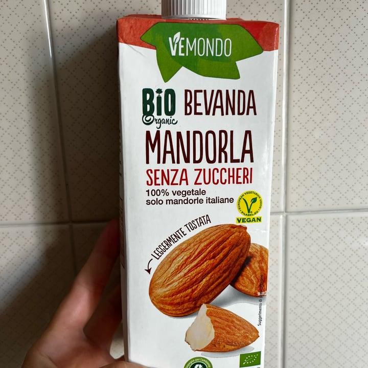 photo of Vemondo  latte di mandorla senza zuccheri shared by @aleblackdevil on  28 Jul 2022 - review