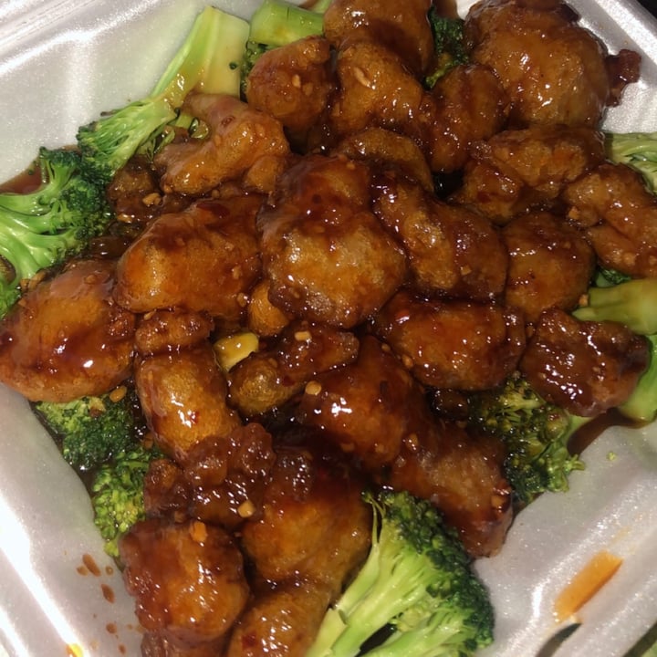 review photo of Harmony Vegetarian General Tao Imitation “Chicken” shared by @kristinjeter on 29 Apr 2020 - review