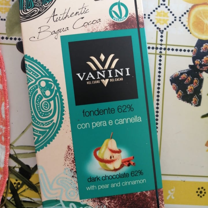 photo of Vanini Cioccolato fondente 62% con pera e cannella shared by @valentjnaas on  13 Oct 2022 - review