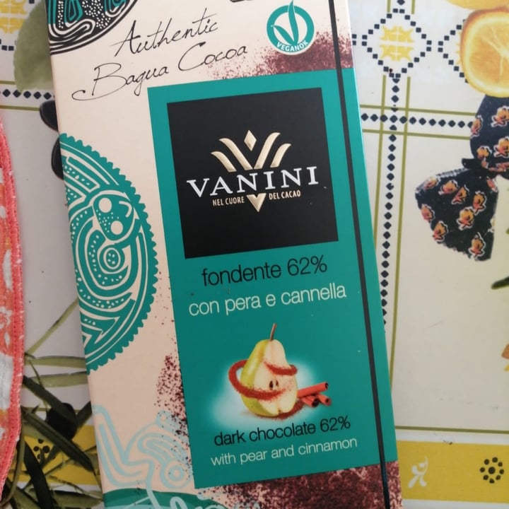 review photo of Vanini Cioccolato fondente 62% con pera e cannella shared by @valentjnaas on 13 Oct 2022 - review