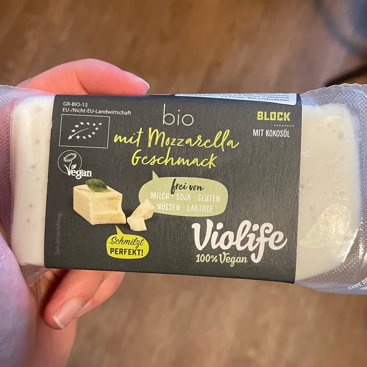 review photo of Violife Mozzarella Flavor Block shared by @evymitderkiwi on 25 Aug 2021 - review
