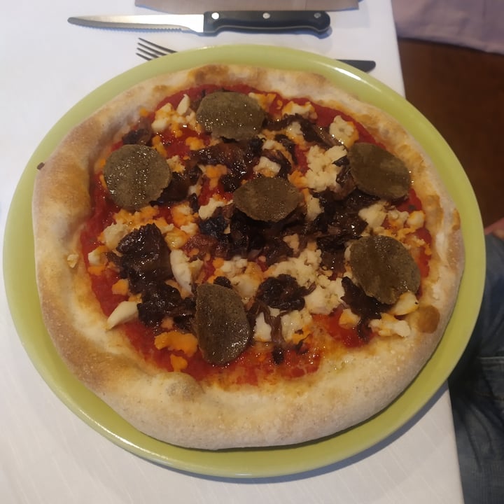 photo of Pizzeria San Martin Radicchio e Salsiccia Vegana shared by @sofiaav on  02 Jun 2022 - review