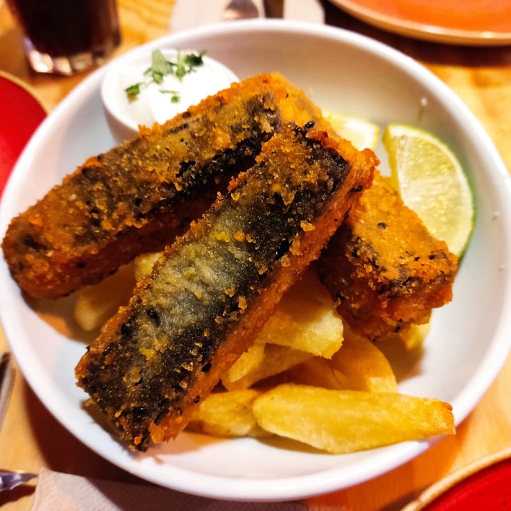 photo of Entre Pedras Café Bar Vegano "Fish&Chips" shared by @mamaroach on  10 Sep 2022 - review