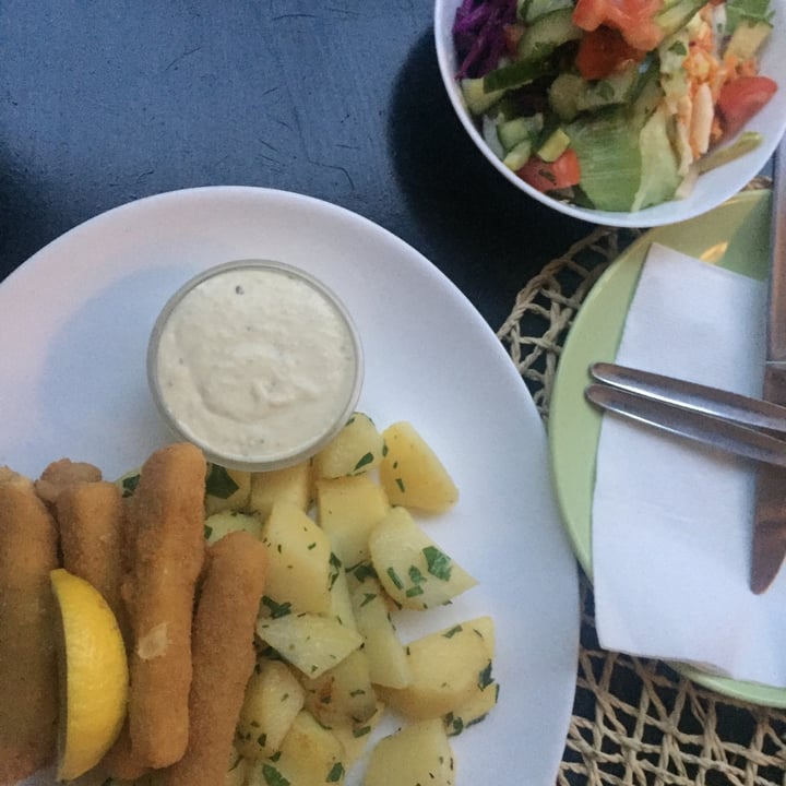 review photo of Restaurant Landia Vegan Cheese Sticks shared by @pedraawesome on 25 Apr 2020 - review