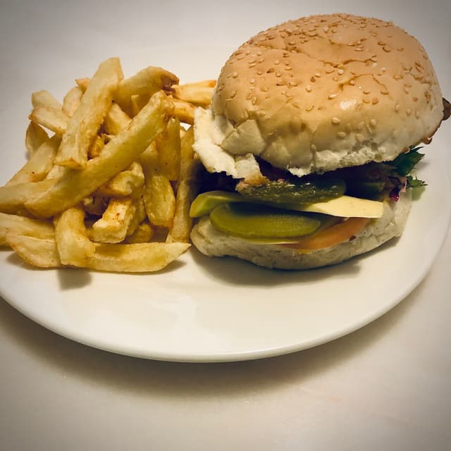 菜肴“BBQ Chicken Burger”的照片