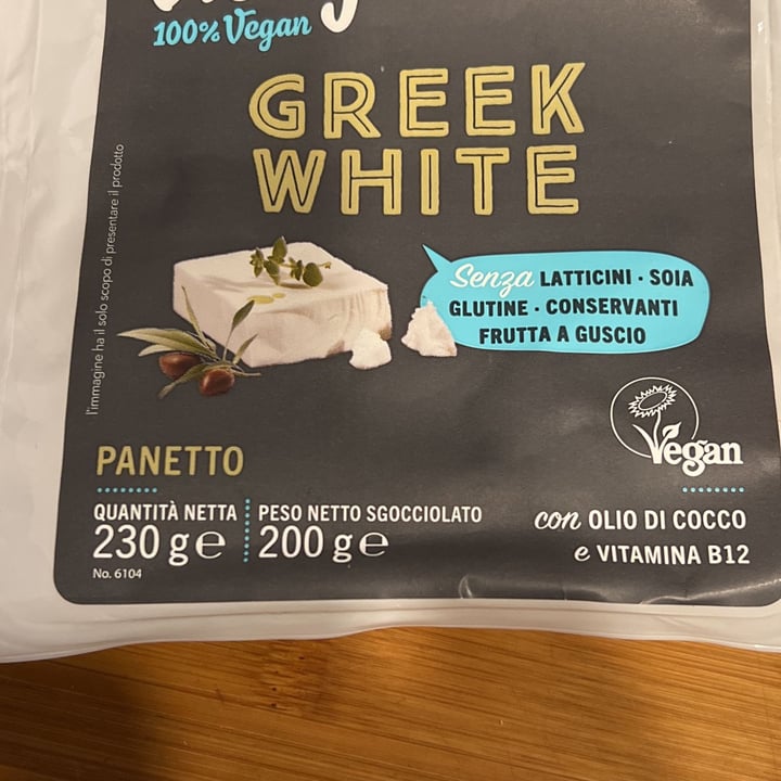 review photo of Violife Greek White (Block/Panetto) shared by @mucchiodossa on 29 Nov 2022 - review