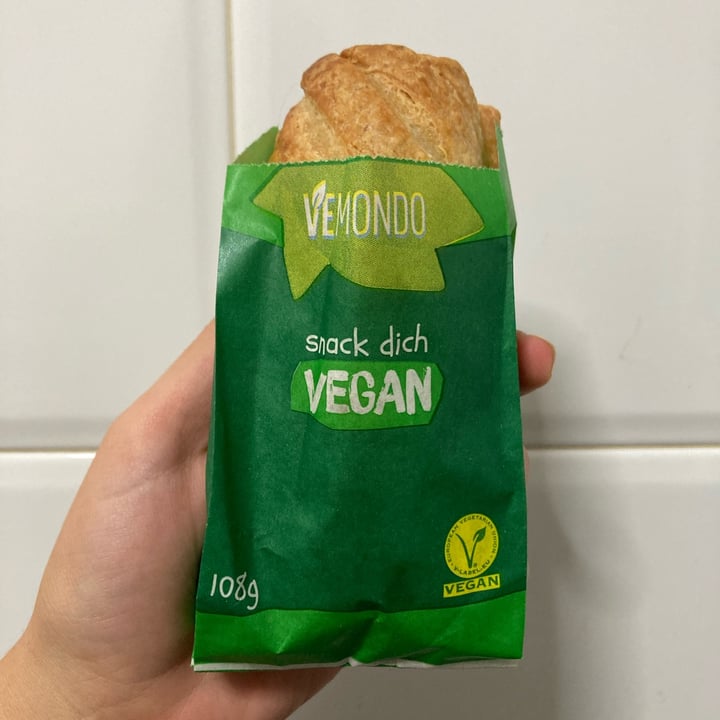 photo of Vemondo  Hot dog shared by @veganwildce on  27 Nov 2022 - review