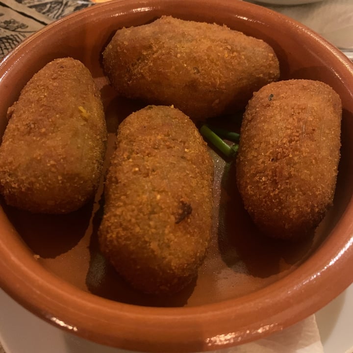 photo of Tulsi Vegan Restaurant Croquetas de setas shared by @helenpfuertes on  05 Apr 2022 - review