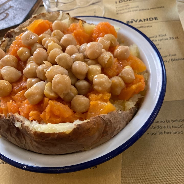 photo of Poormanger Patata Ripiena (Ceci, Zucca, Olio all’aglio e peperoncino) shared by @giucig on  17 Mar 2022 - review