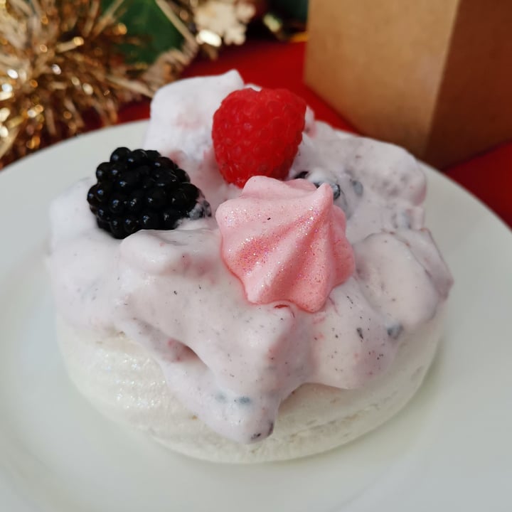 review photo of Mindful Confections Pavlova (Vegan) shared by @ninaesterhuysen on 12 Jan 2021 - review