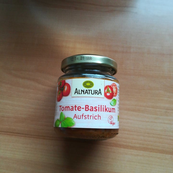 photo of Alnatura Basilikum-Tomate Aufstrich shared by @viktoria139 on  13 Aug 2020 - review