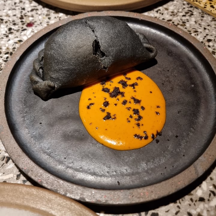 review photo of Sacro Empanada carbón activado shared by @julic8 on 28 Nov 2021 - review