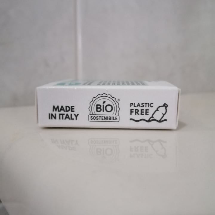 review photo of Officina naturae Balsamo solido nutriente e protettivo shared by @valevalentina on 01 Oct 2022 - review