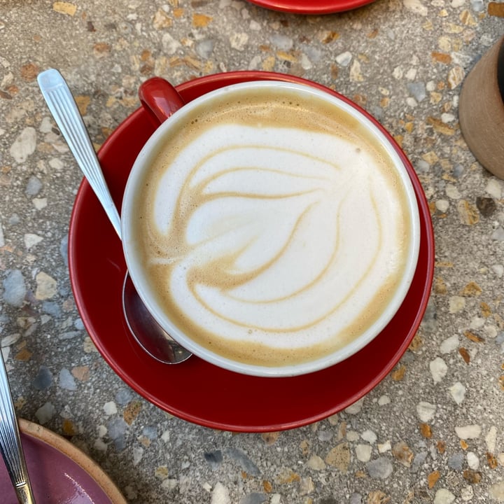 photo of B-Fresh latte con leche de almendras shared by @inespressable on  17 Oct 2021 - review